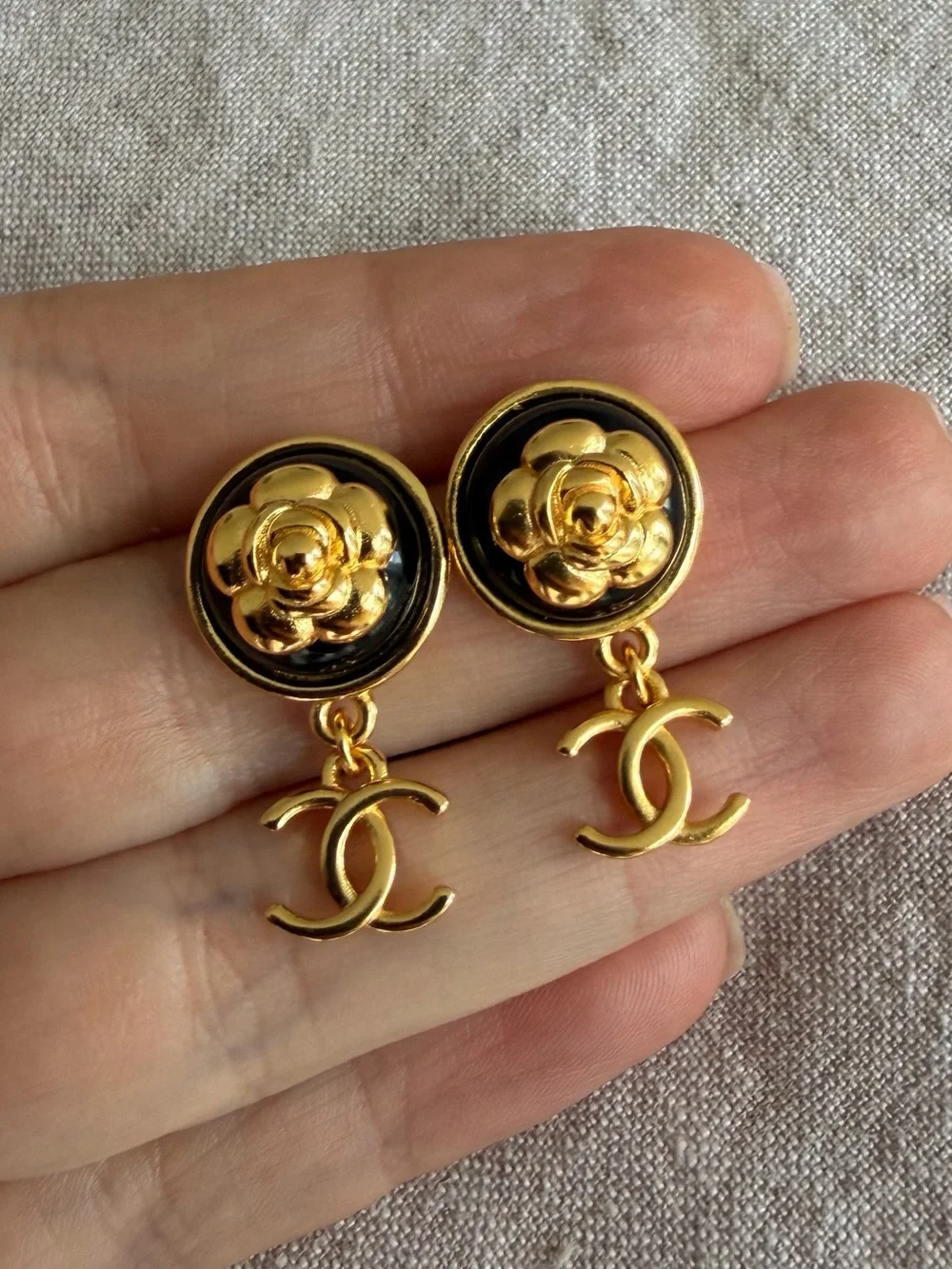 🖤Chanel Gold and Black Camellia Drop Earrings💛